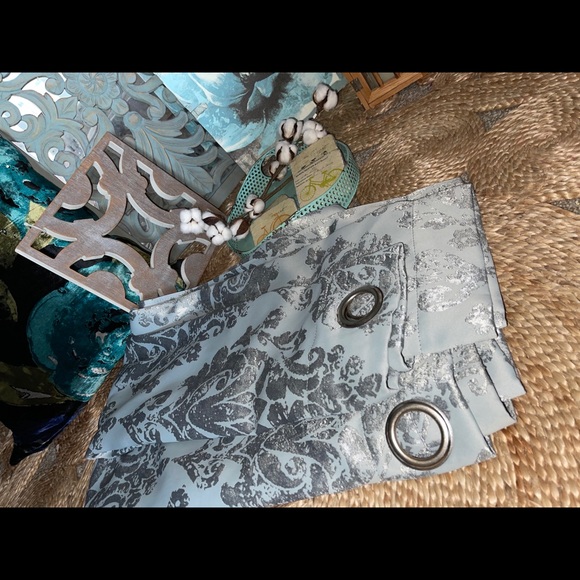 Decor - Picture 4 of 4